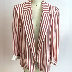 NWT ZARA STRIPED POCKETED BLAZER
- size M - 7560/825/172 - Pre-Owned